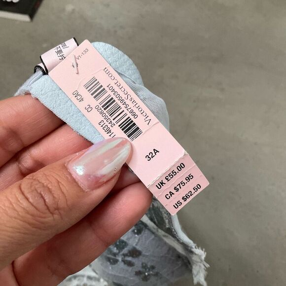 Victoria’s Secret Push Up Lace Bralette - Picture 3 of 3